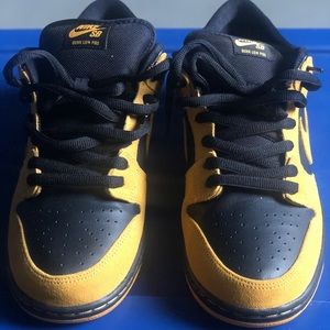 Nike SB Dunk Low "Iowa"